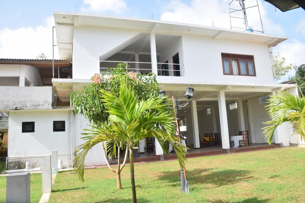 Mira Whales Resort Mirissa Extérieur photo